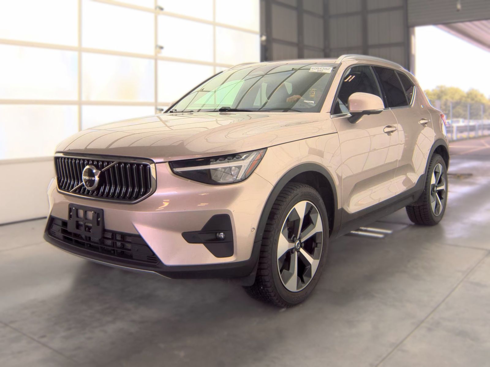 2024 VOLVO XC40 B5 Plus - 1