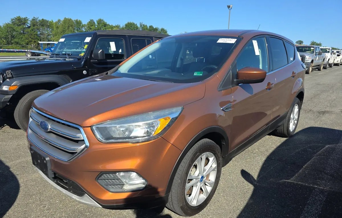 2017 FORD ESCAPE SE - 1