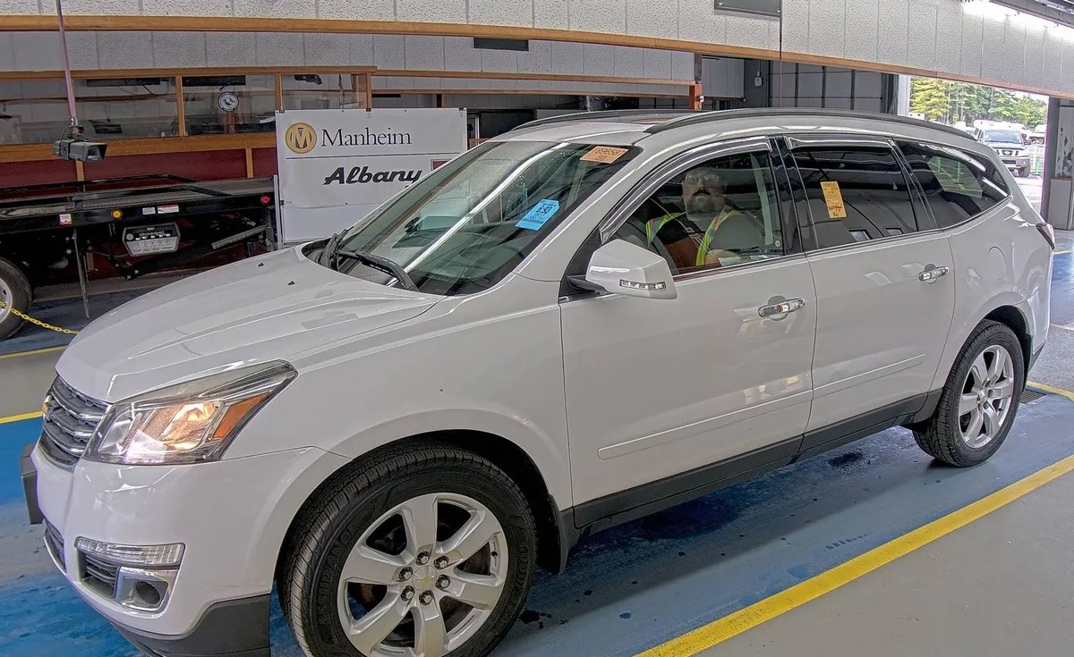 2017 CHEVROLET TRAVERSE LT - 1