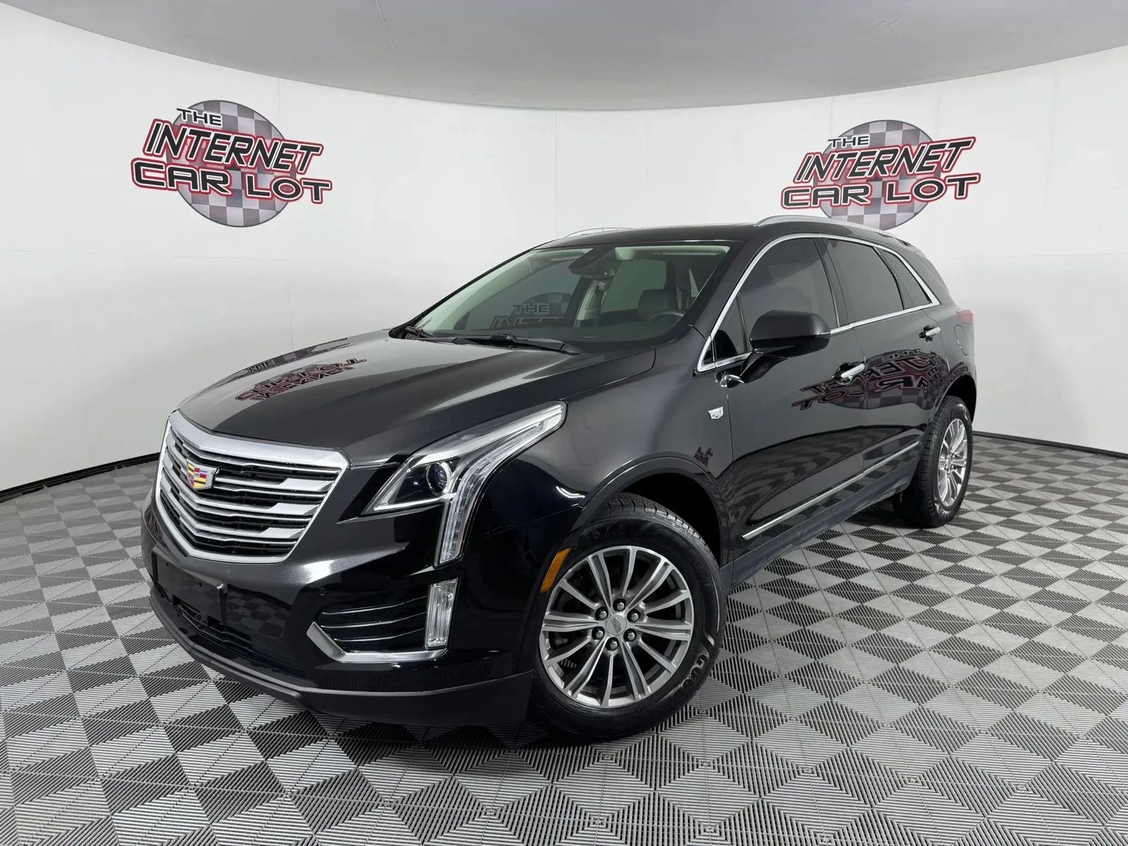 2017 CADILLAC XT5 Luxury - 1