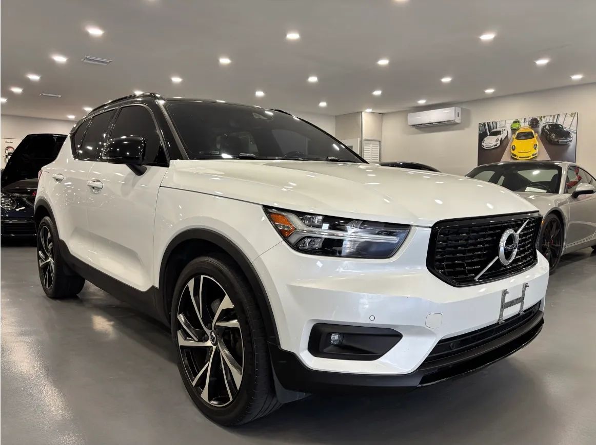 2020 VOLVO XC40 T4 R-Design - 1