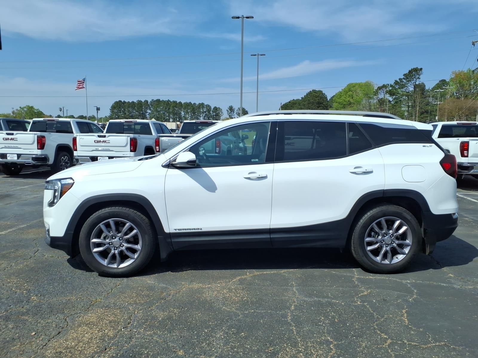 2023 GMC TERRAIN SLT - 1