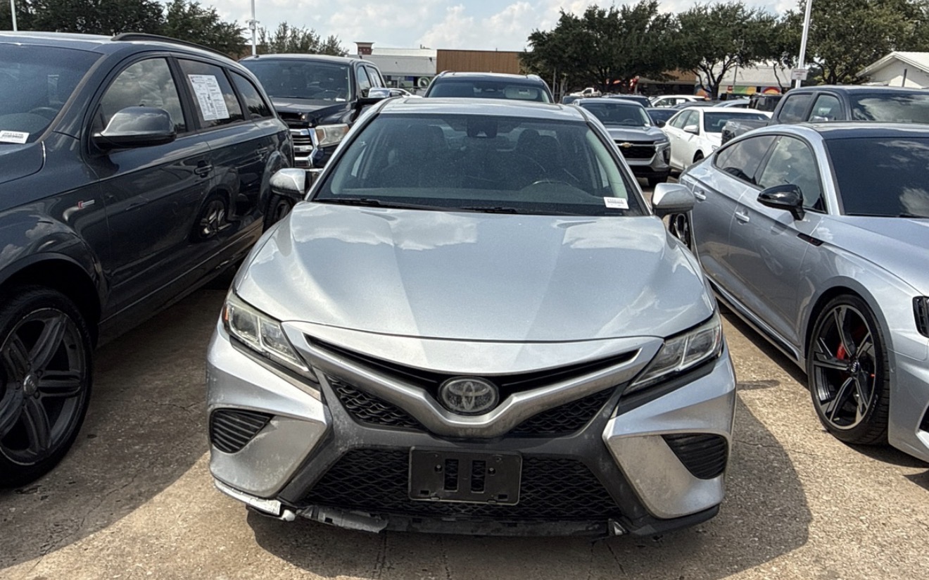 2019 TOYOTA CAMRY SE - 1