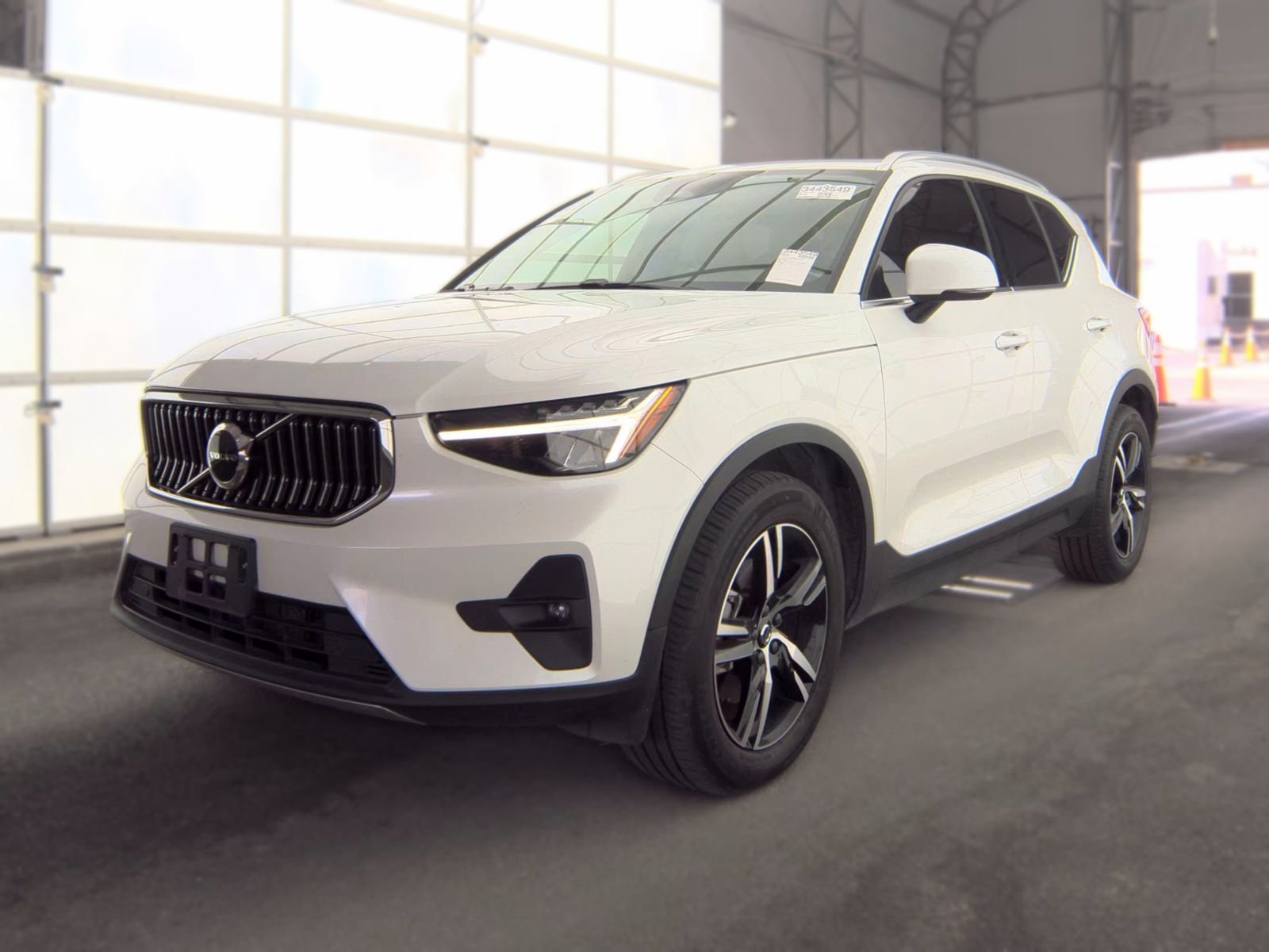 2023 VOLVO XC40 B5 Plus - 1