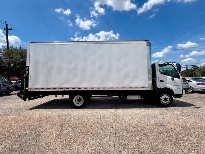 2019 HINO 195 Base - 1