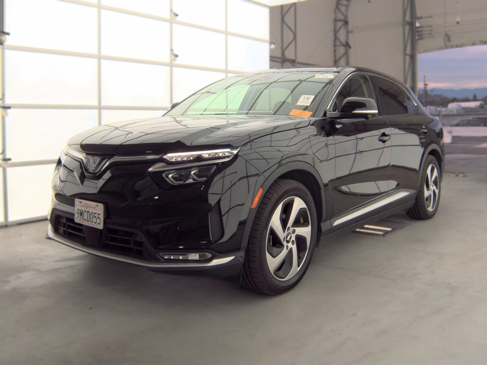 2023 VINFAST VF 8 Eco - 1