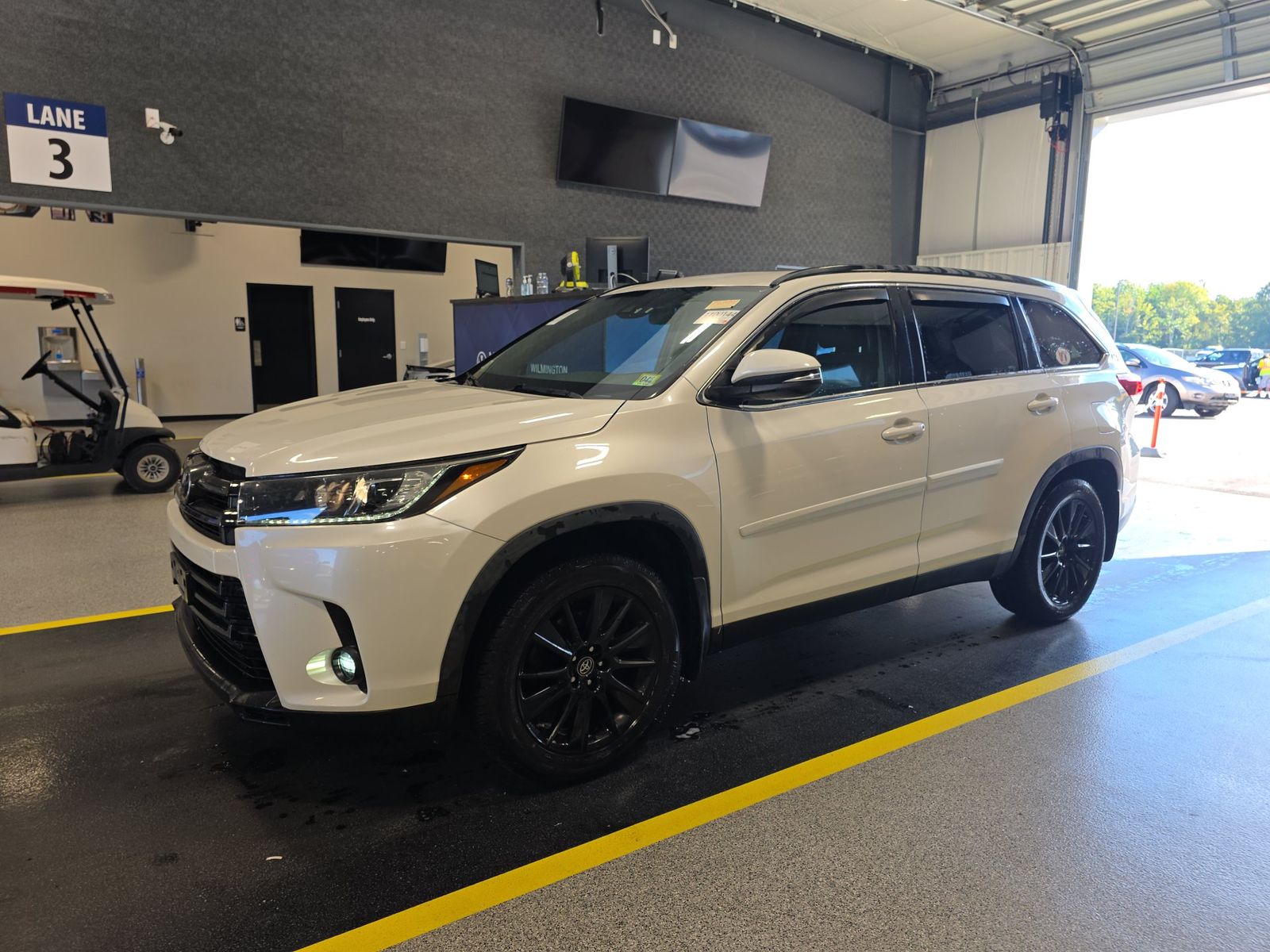 2019 TOYOTA HIGHLANDER SE - 1