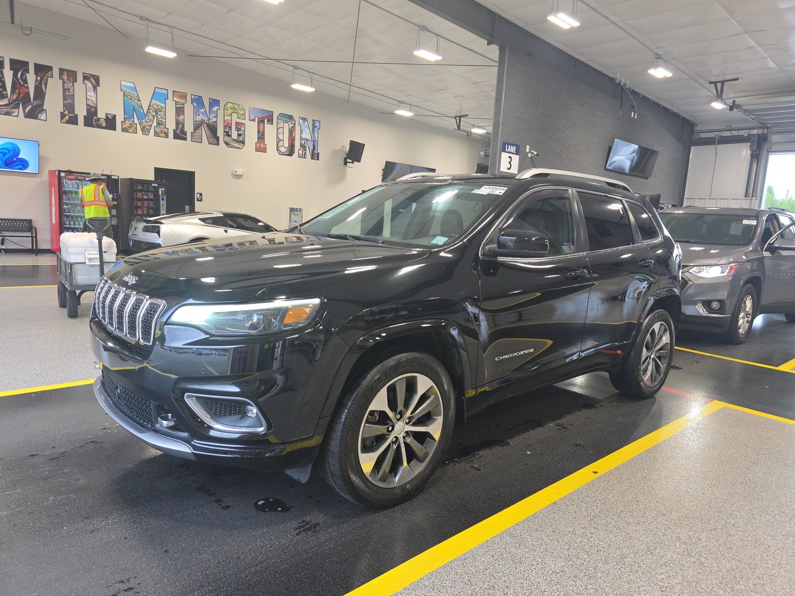 2019 JEEP CHEROKEE Overland - 1