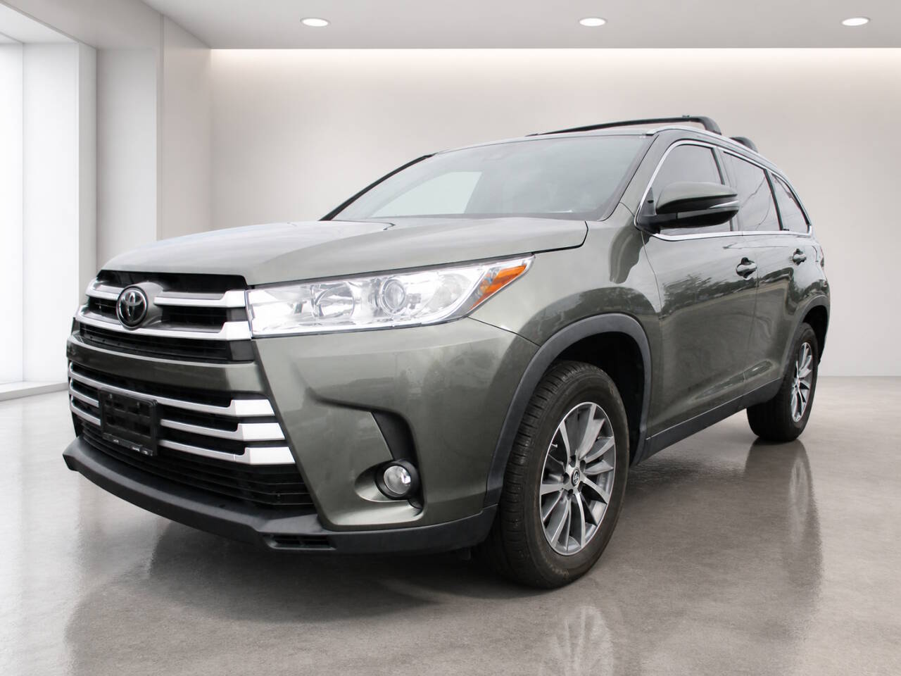 2019 TOYOTA HIGHLANDER XLE - 1