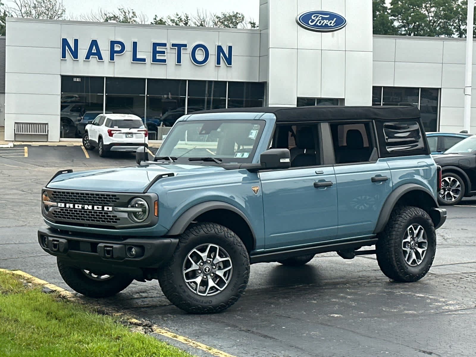 2023 FORD BRONCO Badlands - 1