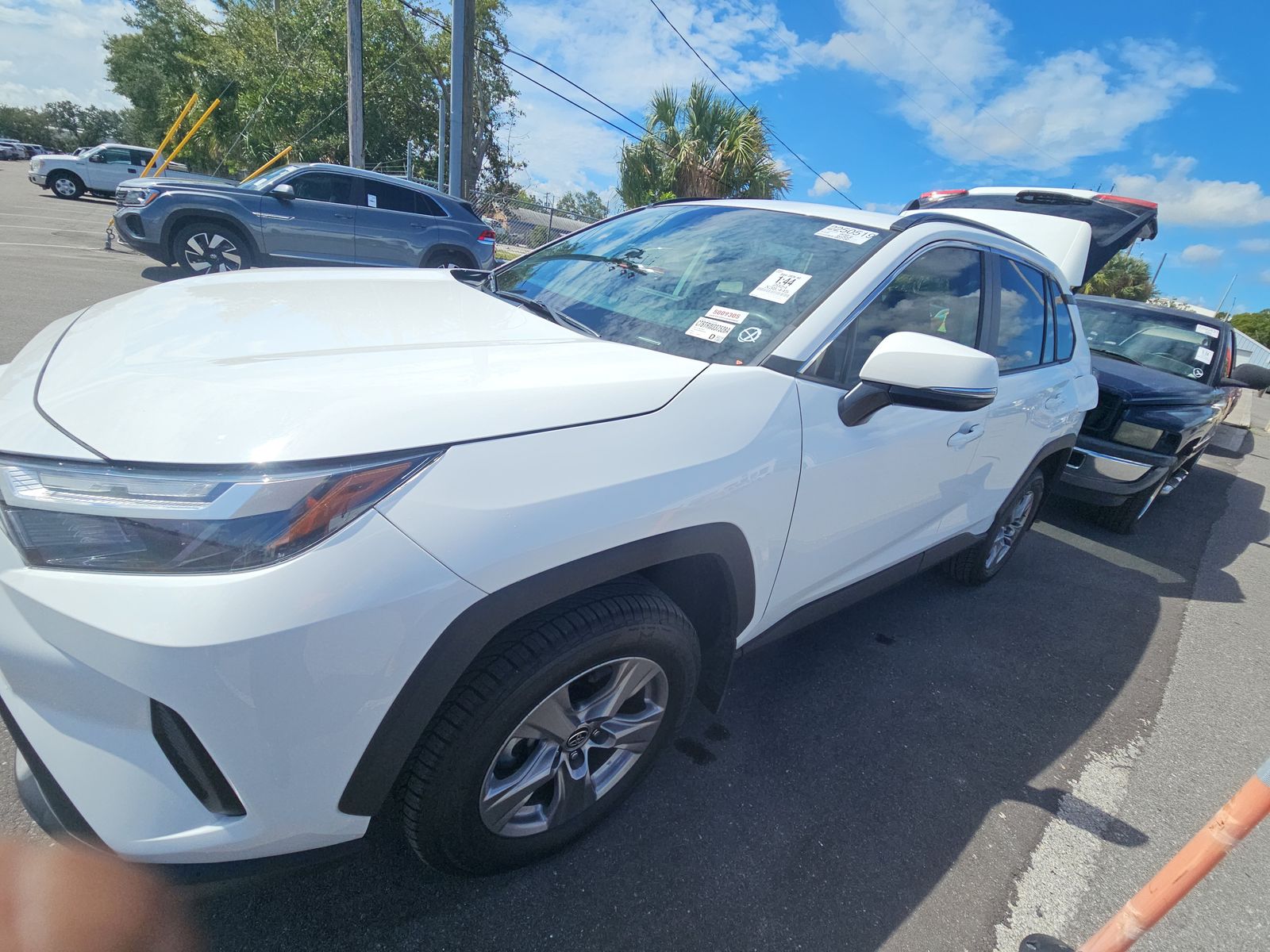 2024 TOYOTA RAV4 XLE - 1