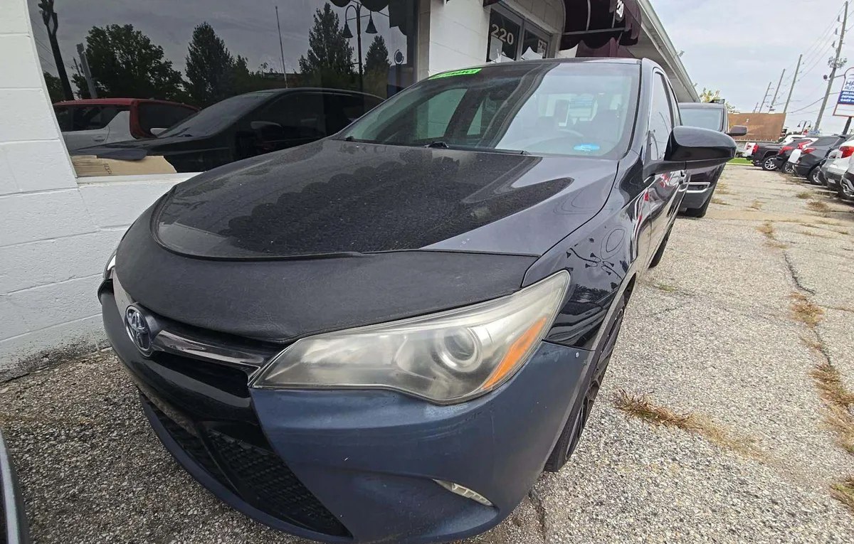 2017 TOYOTA CAMRY SE - 1
