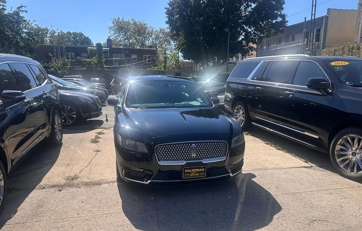 2017 LINCOLN CONTINENTAL Livery - 1