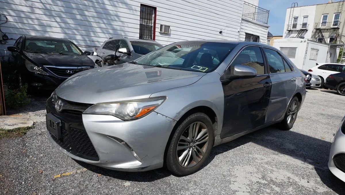 2017 TOYOTA CAMRY SE - 1
