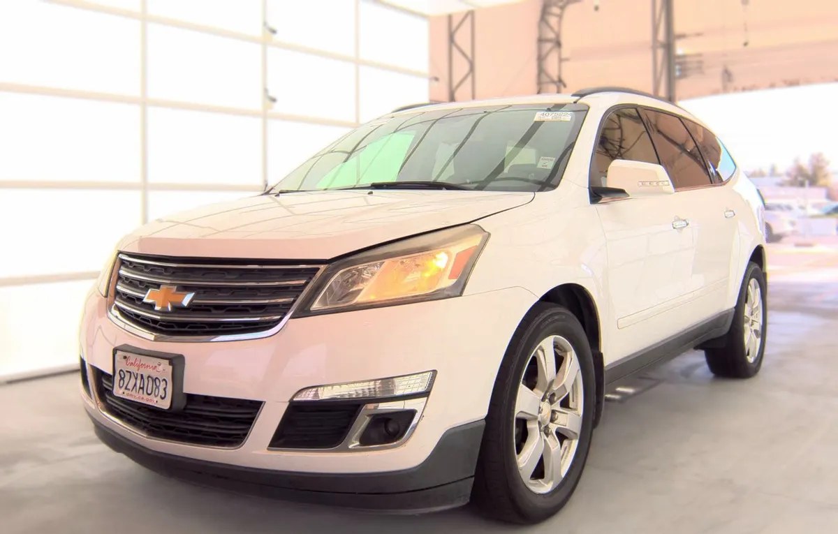 2017 CHEVROLET TRAVERSE LT - 1
