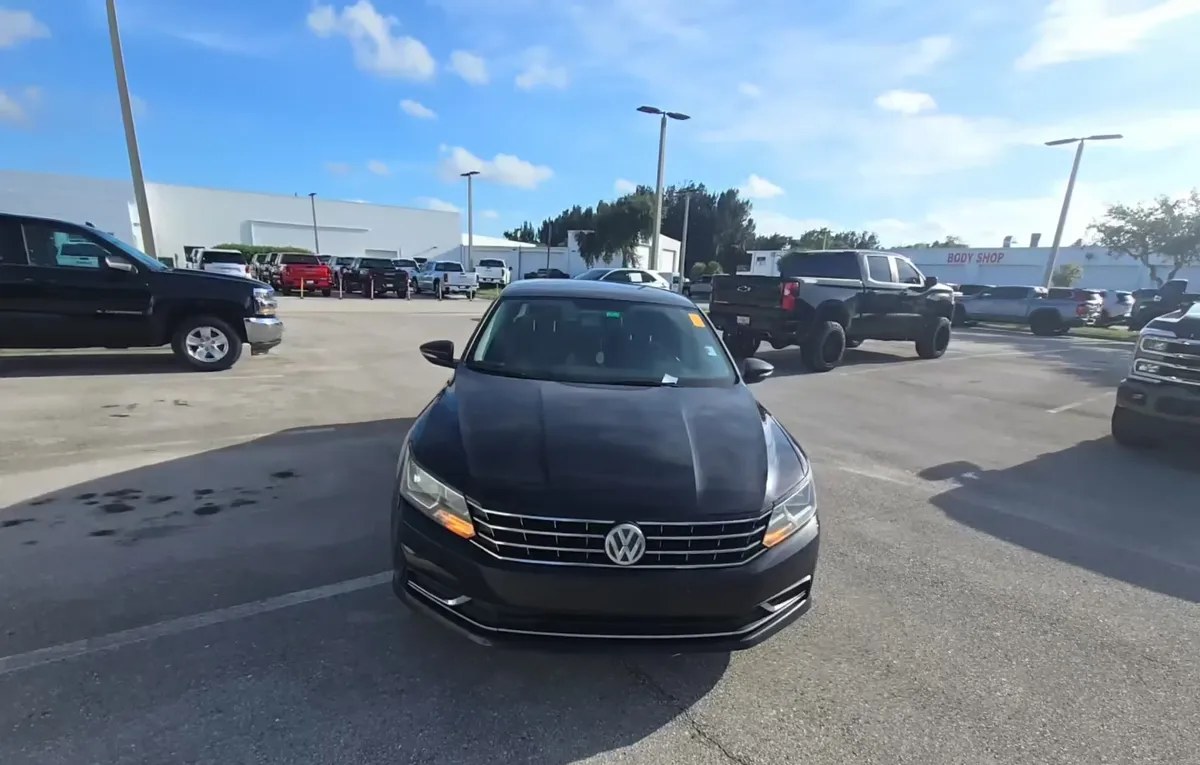 2017 VOLKSWAGEN PASSAT 1.8T S - 1