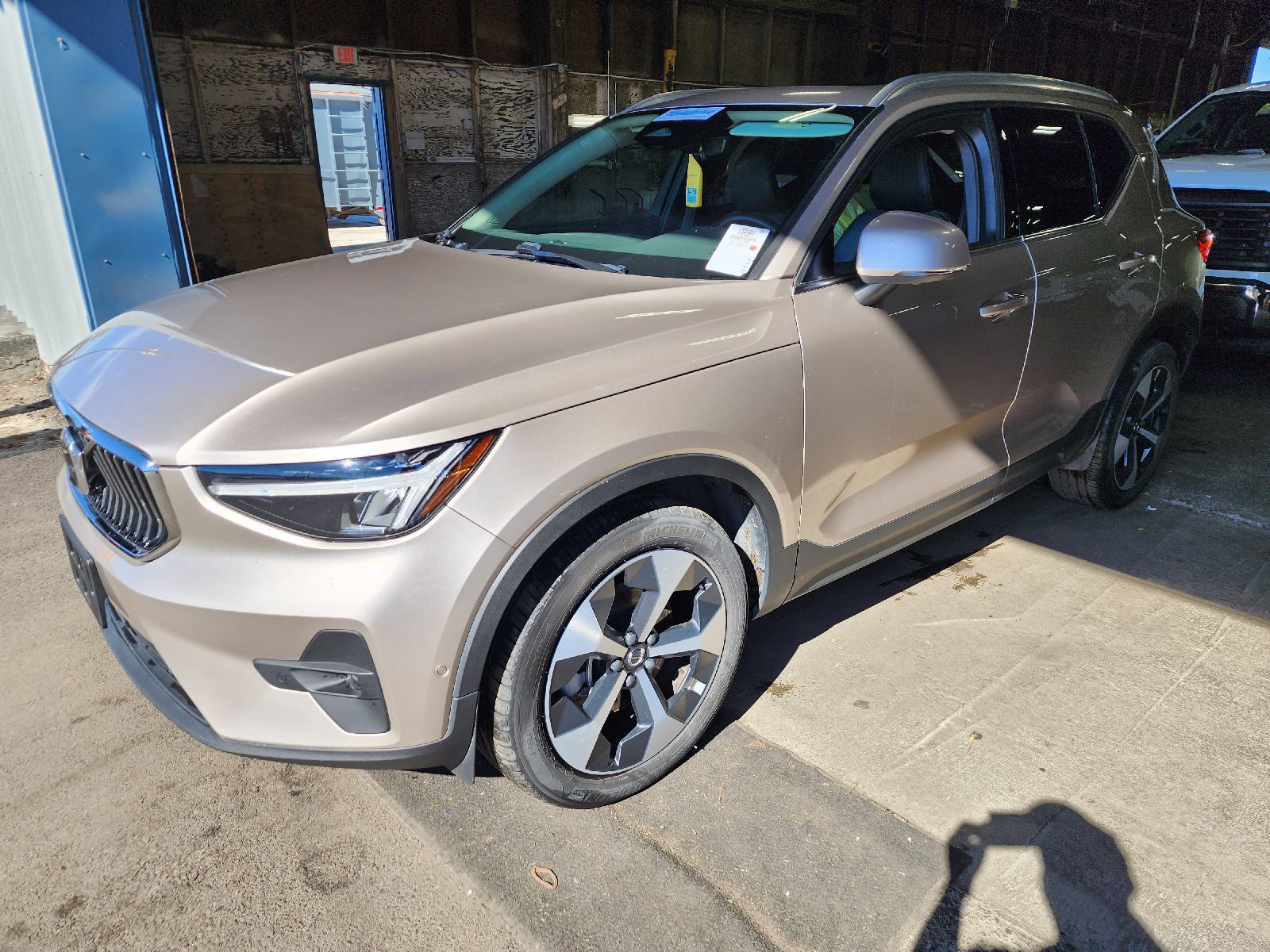 2024 VOLVO XC40 B5 Plus - 1