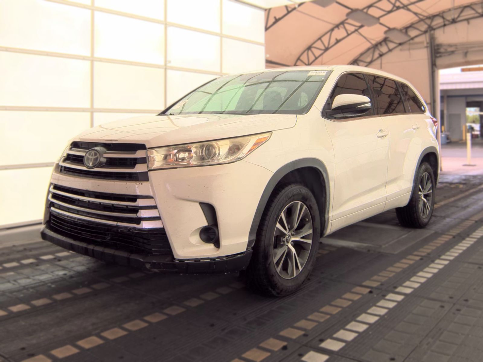 2017 TOYOTA HIGHLANDER LE - 1