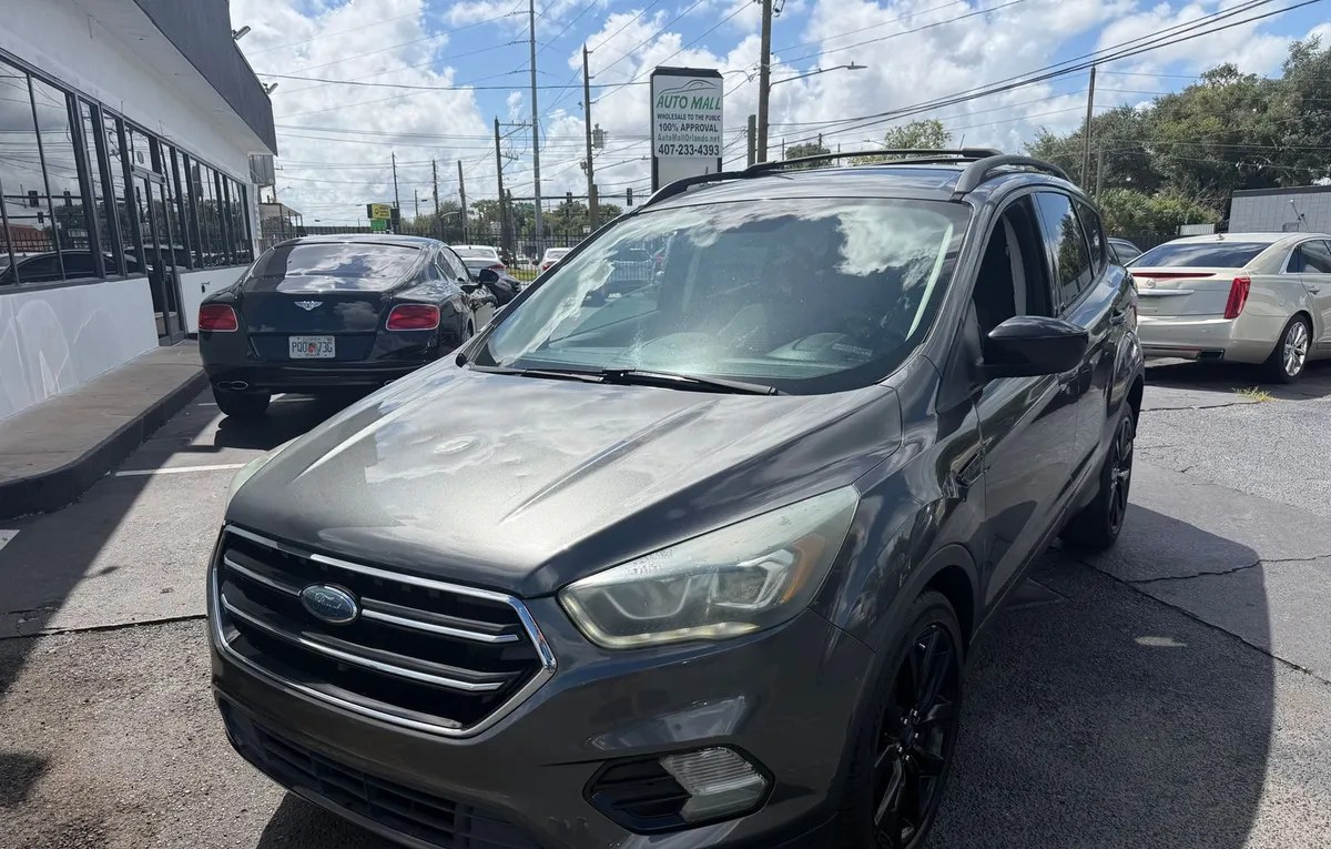 2017 FORD ESCAPE SE - 1