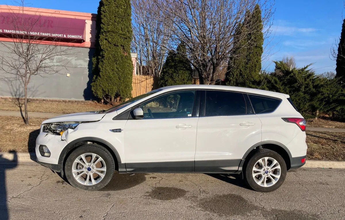 2017 FORD ESCAPE SE - 1
