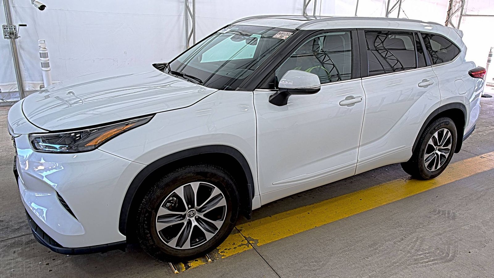 2023 TOYOTA HIGHLANDER XLE - 1