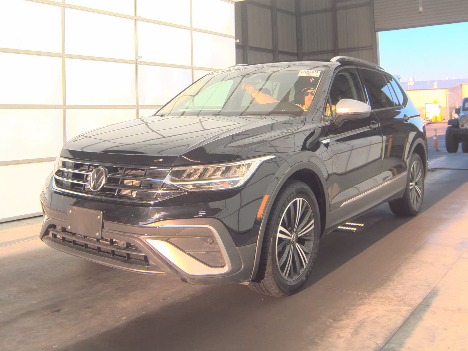 2024 VOLKSWAGEN TIGUAN 2.0T WOLFSBURG Edition - 1