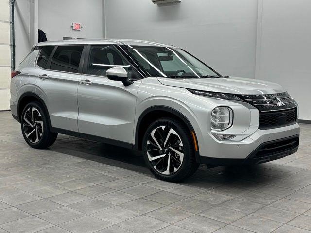 2024 MITSUBISHI OUTLANDER - 1