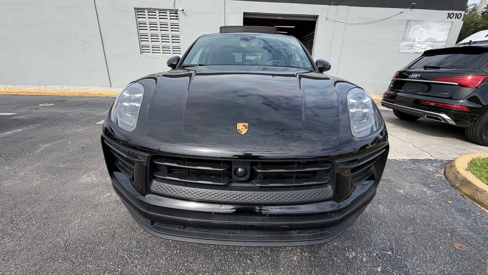2024 PORSCHE MACAN Base - 1