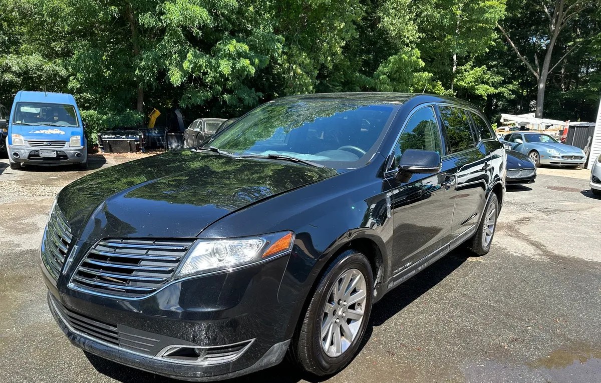 2017 LINCOLN MKT Base - 1