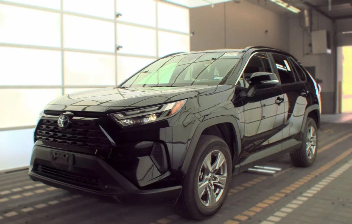 2025 TOYOTA RAV4 XLE - 1