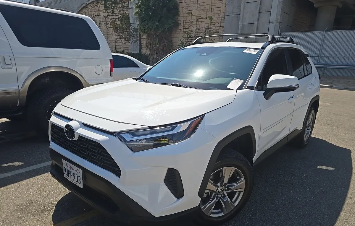 2023 TOYOTA RAV4 XLE - 1