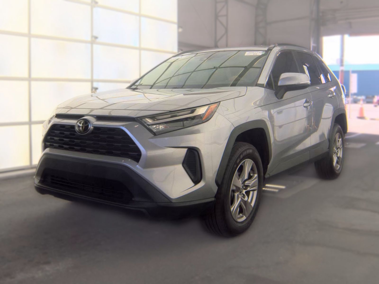 2022 TOYOTA RAV4 XLE - 1