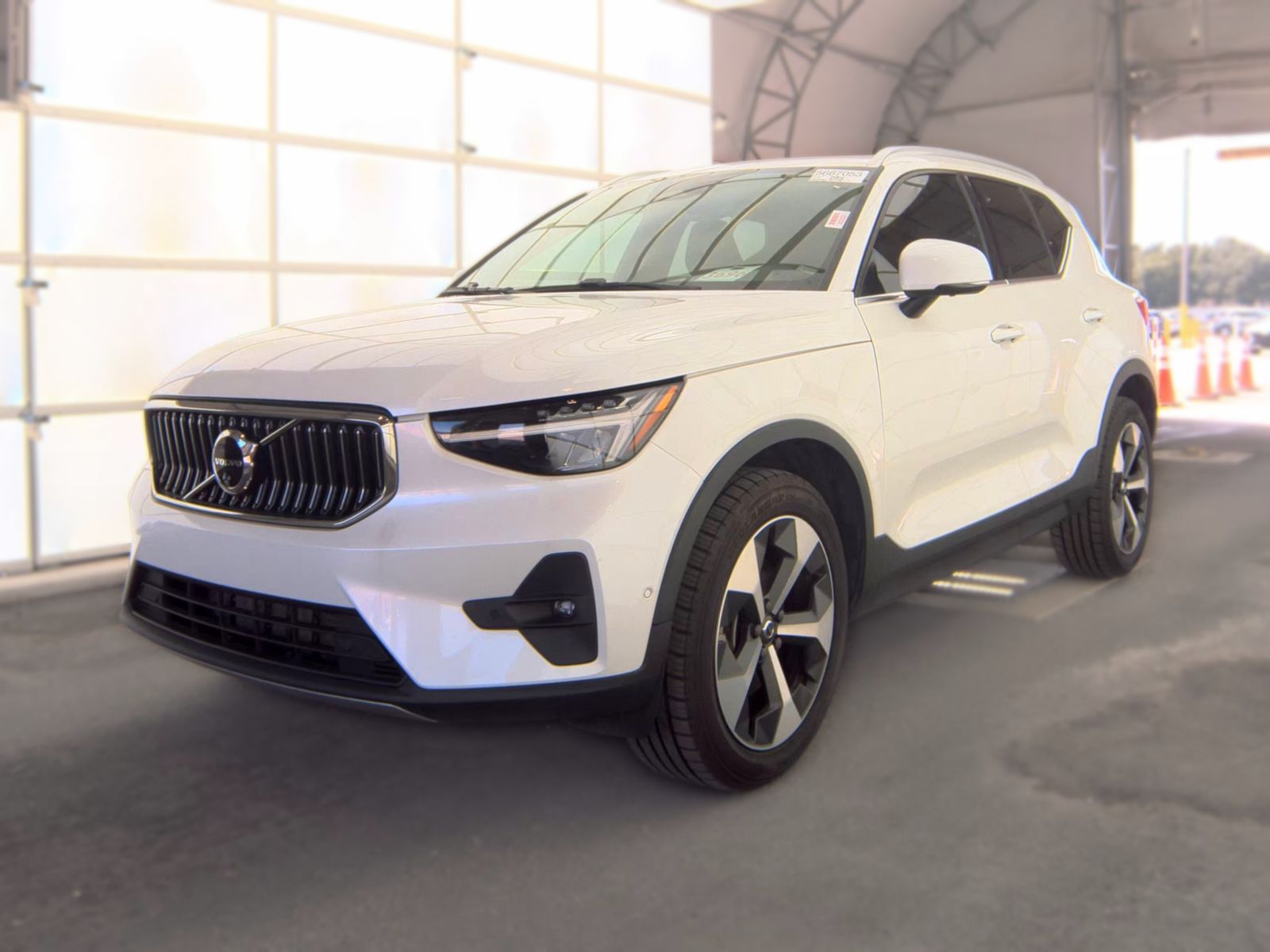 2024 VOLVO XC40 B5 Plus - 1