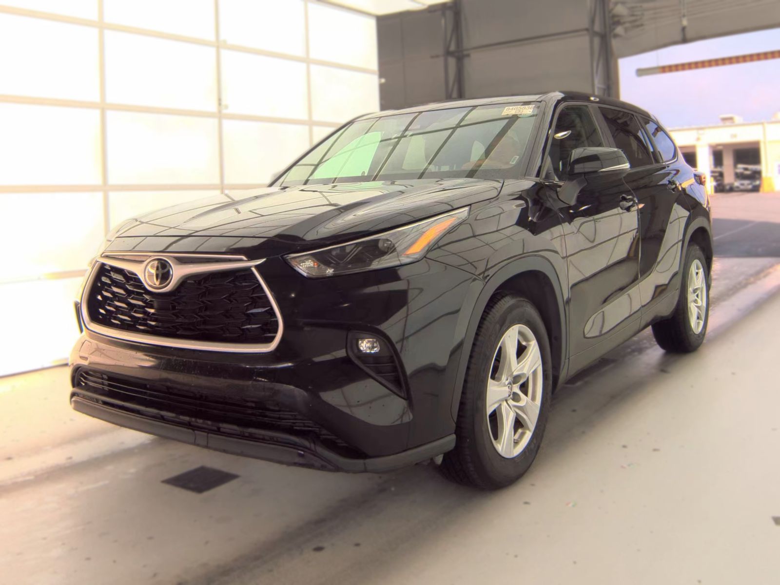2024 TOYOTA HIGHLANDER LE - 1
