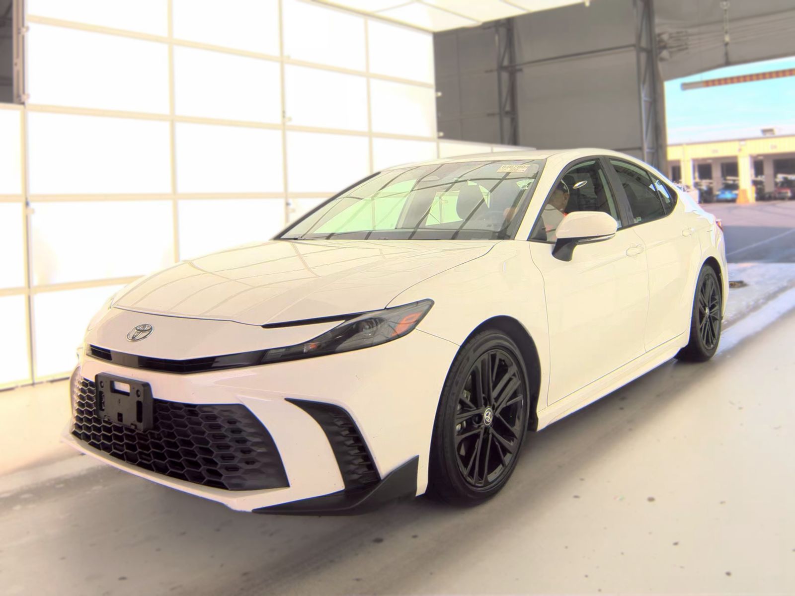 2025 TOYOTA CAMRY SE - 1