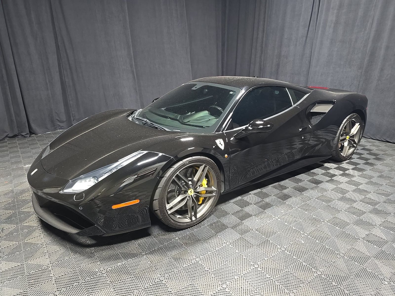 2017 FERRARI 488 GTB - 1