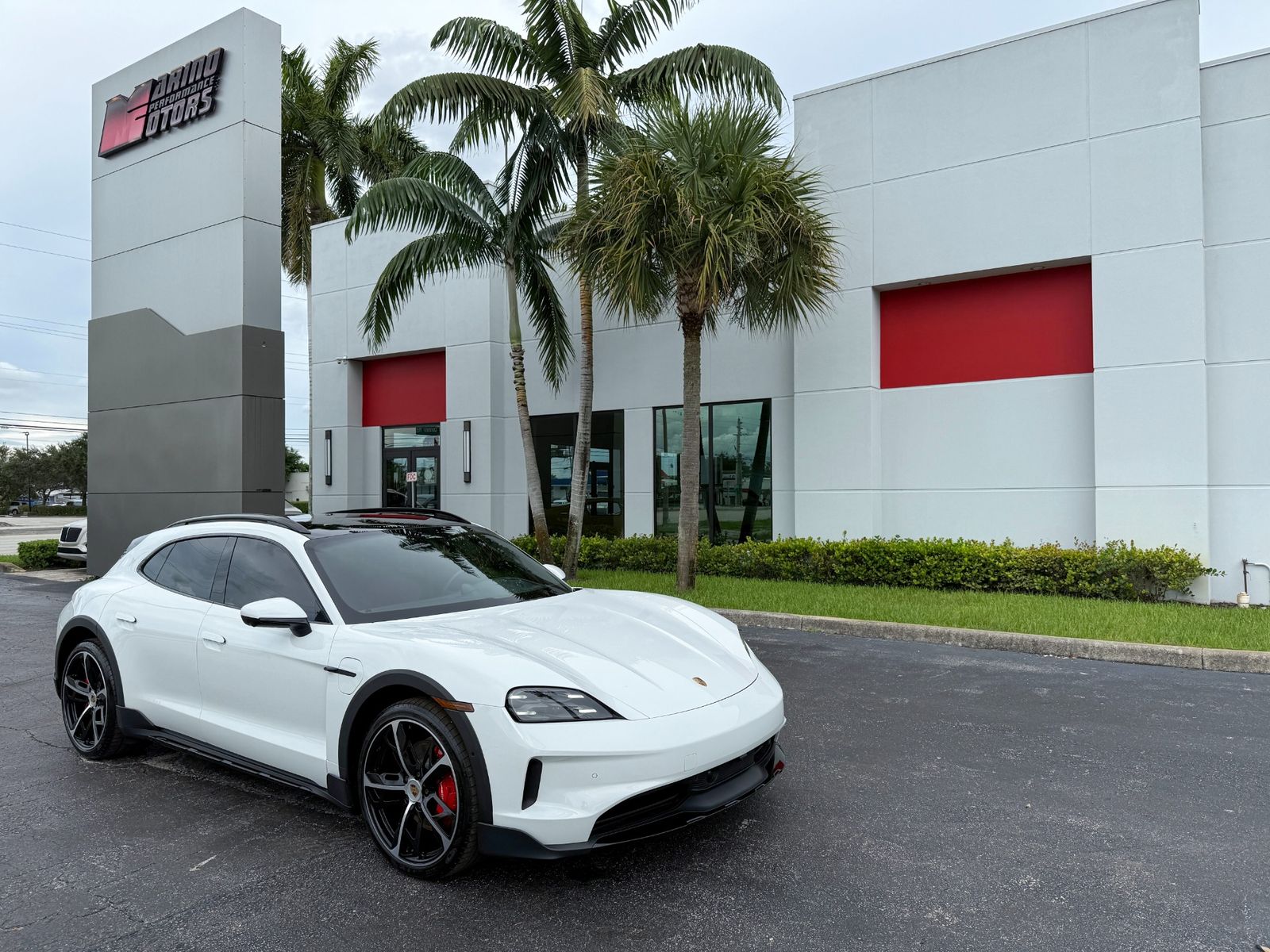 2025 PORSCHE TAYCAN 4 - 1