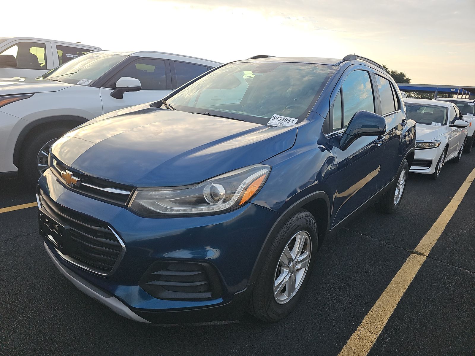 2020 CHEVROLET TRAX LT - 1