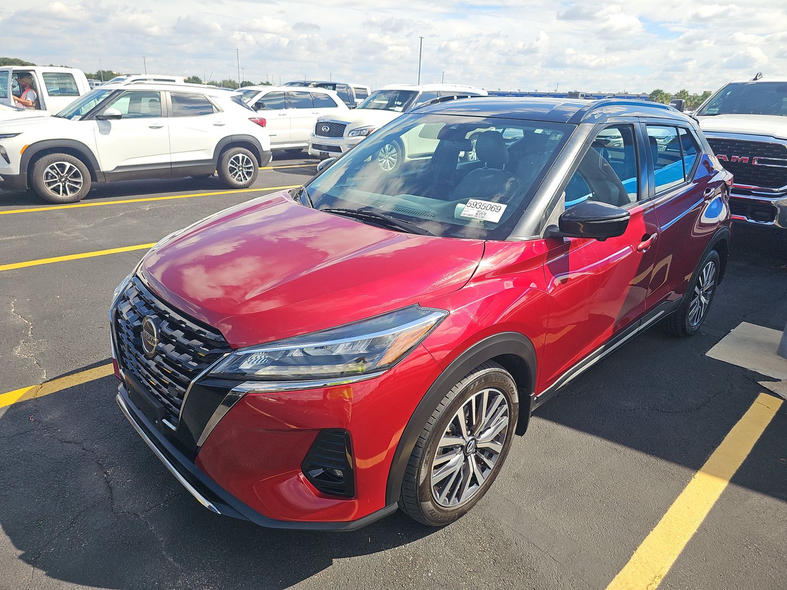 2021 NISSAN KICKS SR - 1