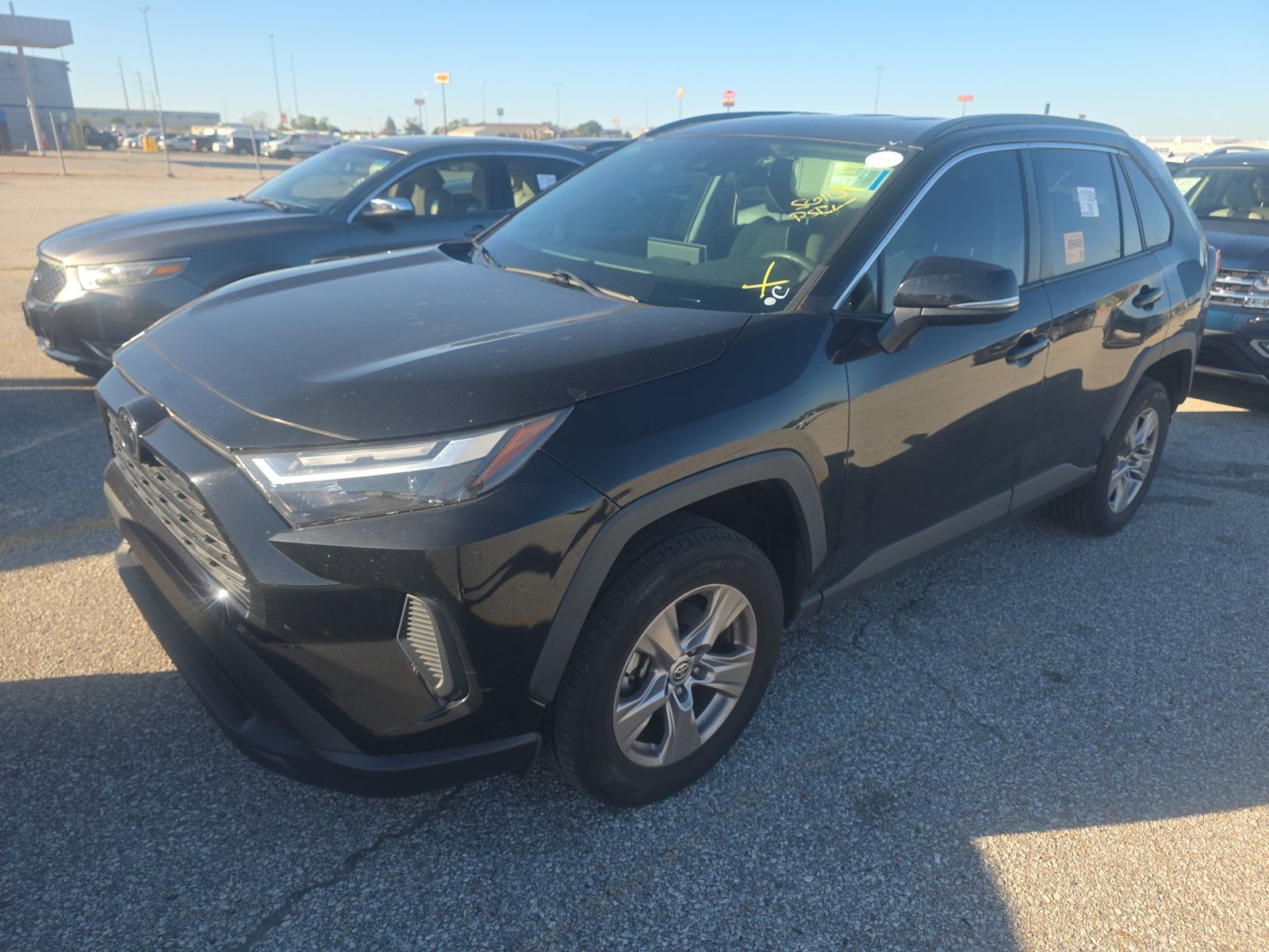 2022 TOYOTA RAV4 XLE - 1