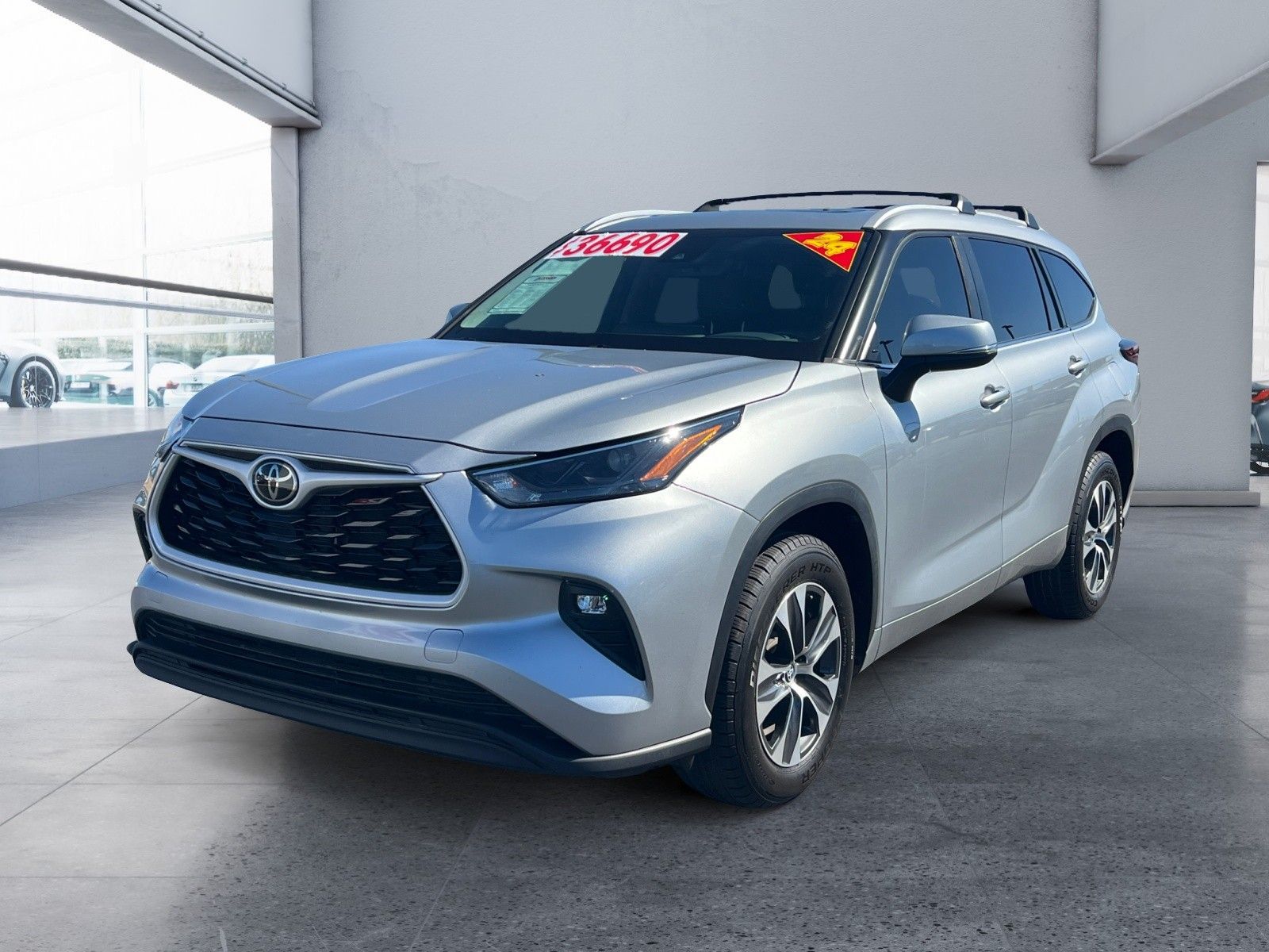2024 TOYOTA HIGHLANDER XLE - 1