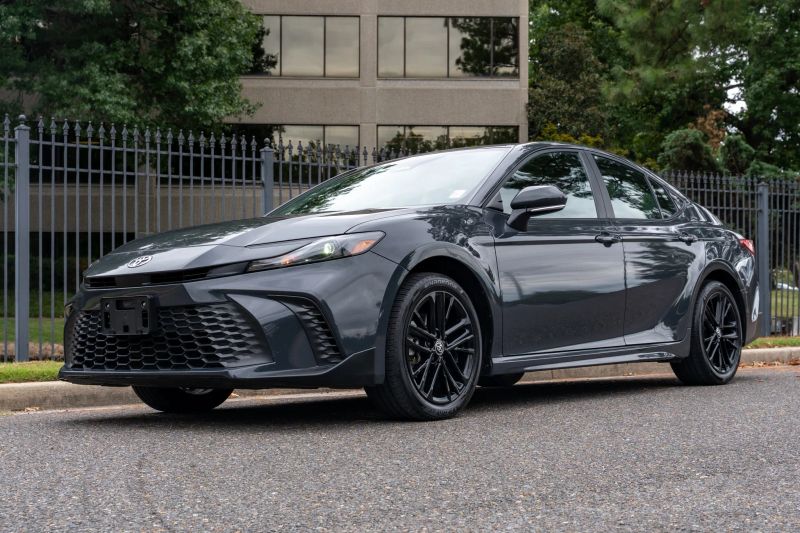 2025 TOYOTA CAMRY SE - 1