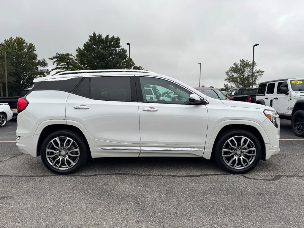 2024 GMC TERRAIN Denali - 1