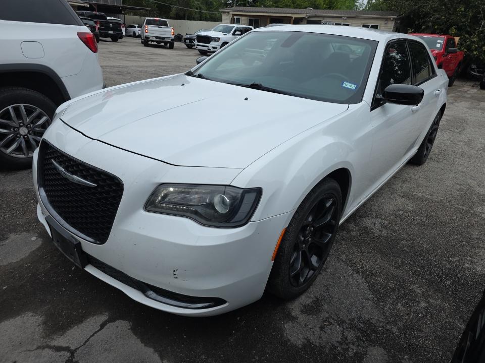 2019 CHRYSLER 300 Touring - 1