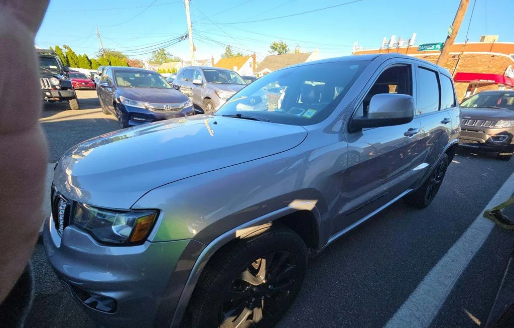 2017 JEEP GRAND CHEROKEE ALTITUDE EDITION - 1