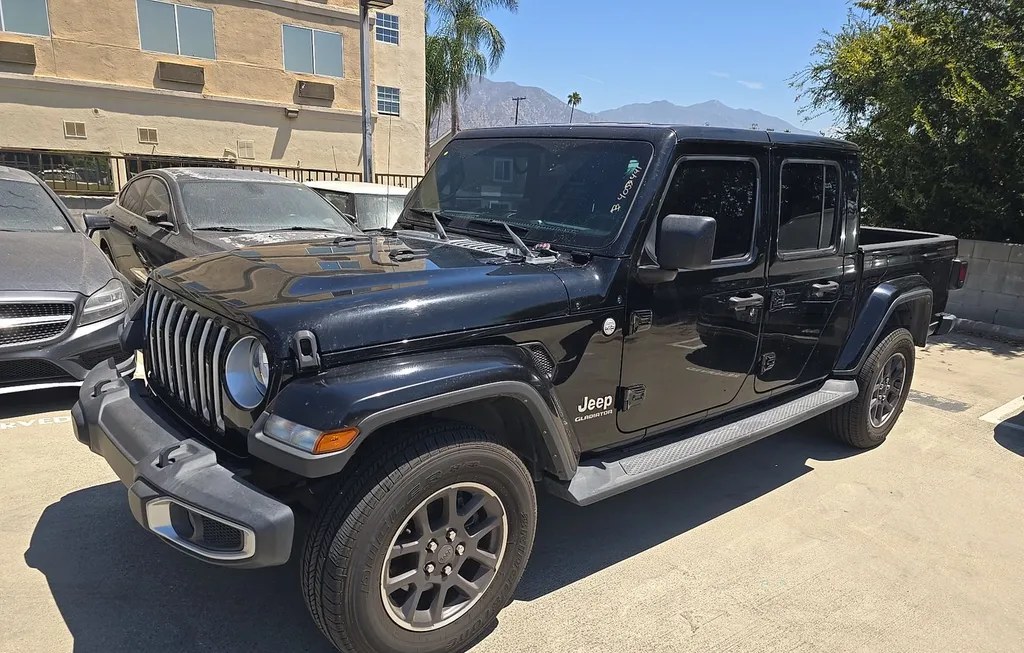 2021 JEEP GLADIATOR OVERLAND CREW CAB MEDIUM BED - 1