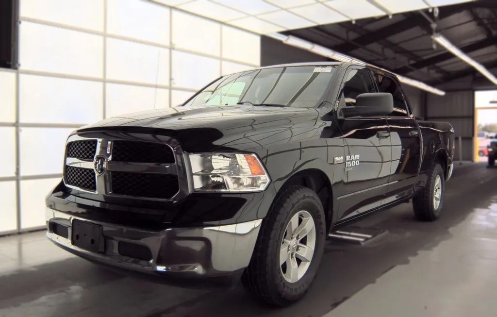 2019 RAM 1500 CLASSIC SLT CREW CAB MEDIUM BED - 1