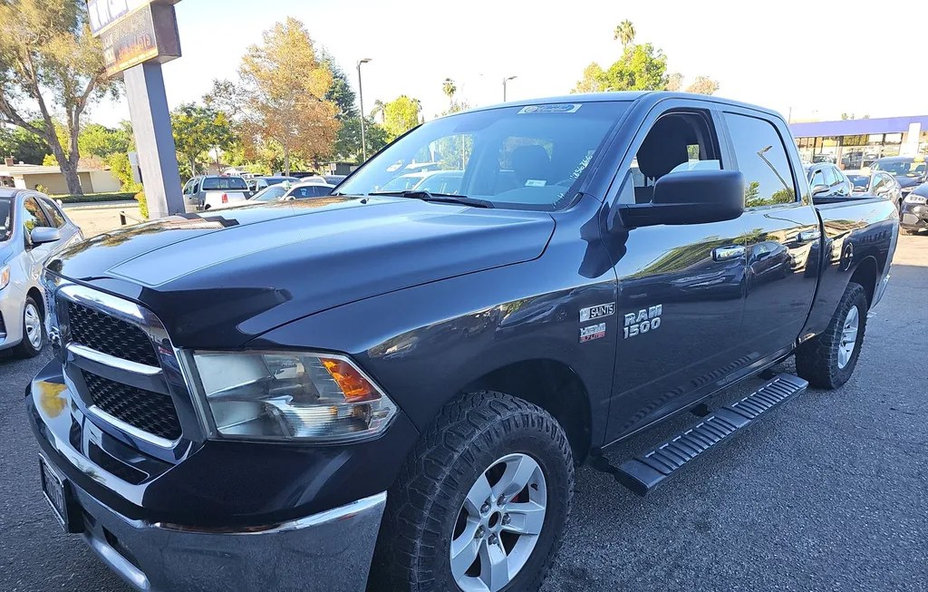 2017 RAM 1500 SLT CREW CAB MEDIUM BED - 1