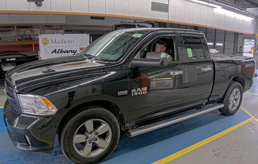2018 RAM 1500 EXPRESS EXTENDED CAB MEDIUM BED - 1