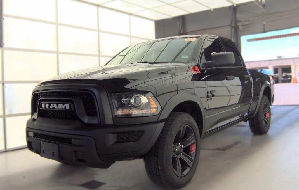 2023 RAM 1500 CLASSIC WARLOCK EXTENDED CAB MEDIUM BED - 1